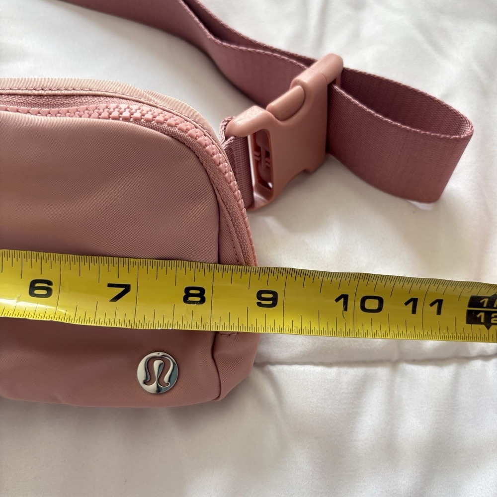 Lululemon OG Everywhere Belt Bag Pink Pastel Activewear Yoga Quiet Luxury - Picture 7 of 10